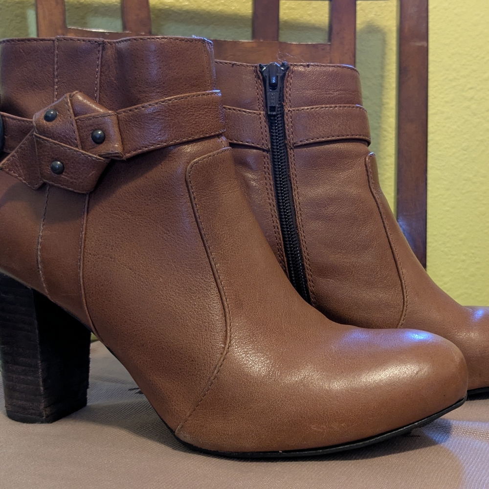 Born Roslyn Tan Leather Ankle Boots